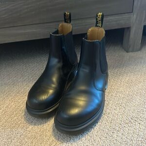 DR. MARTENS Women’s Smooth Leather Chelsea Boots